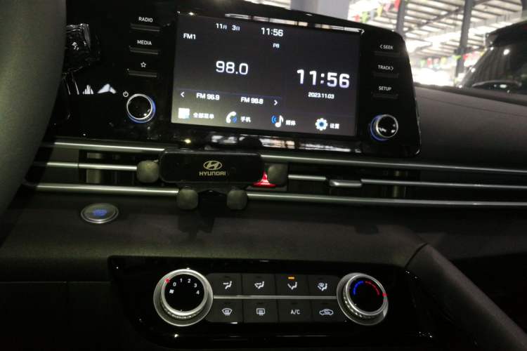 Used Hyundai Elantra 2022 1.5L CVT GLX Elite Edition Audio And AC Panel