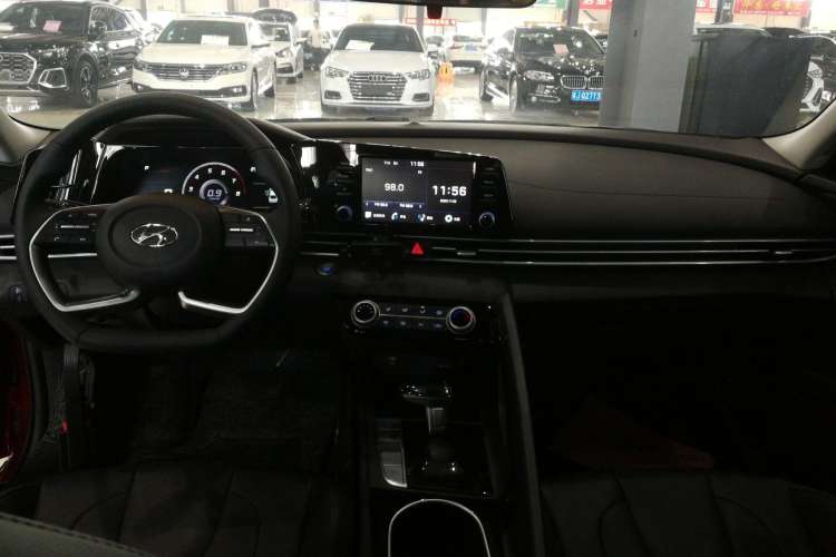 Used Hyundai Elantra 2022 1.5L CVT GLX Elite Edition Center Console
