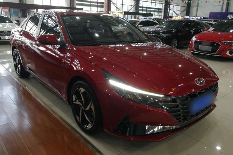 Used Hyundai Elantra 2022 1.5L CVT GLX Elite Edition Front Right 45 Deg