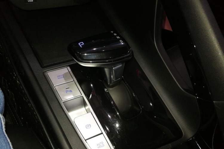 Used Hyundai Elantra 2022 1.5L CVT GLX Elite Edition Gear Lever