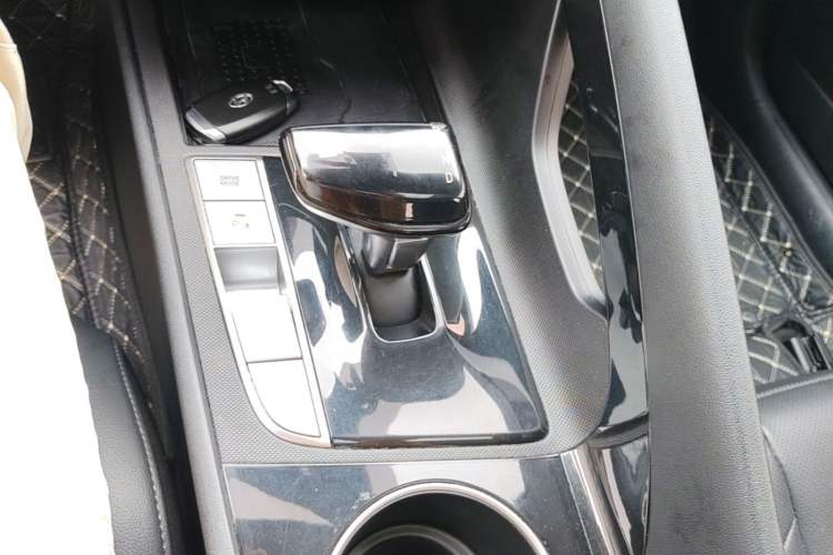 Used Hyundai Elantra 2022 1.5L CVT LUX Prestige Edition Gear Lever