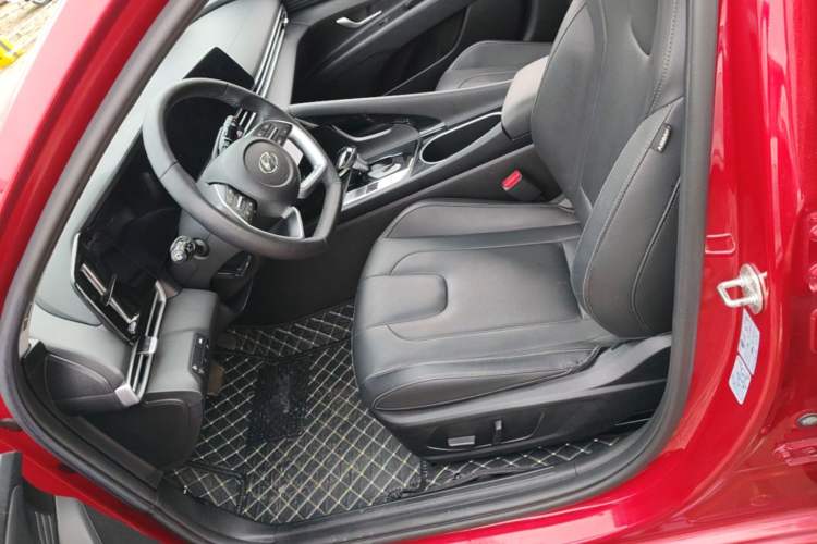Used Hyundai Elantra 2022 1.5L CVT LUX Prestige Edition Left Front Seat