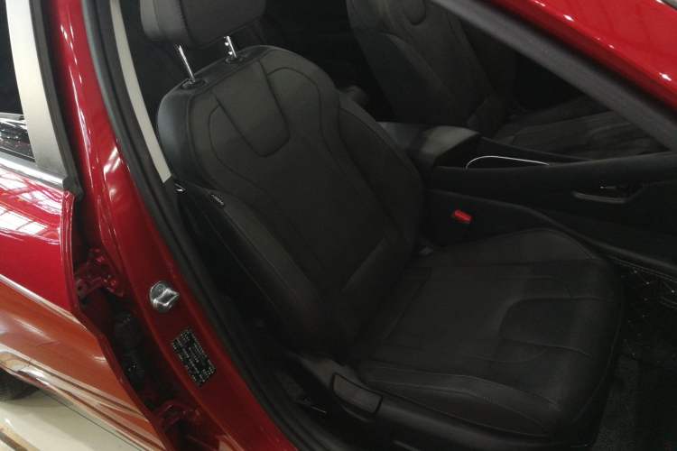 Used Hyundai Elantra 2022 1.5L CVT GLX Elite Edition Right Front Seat