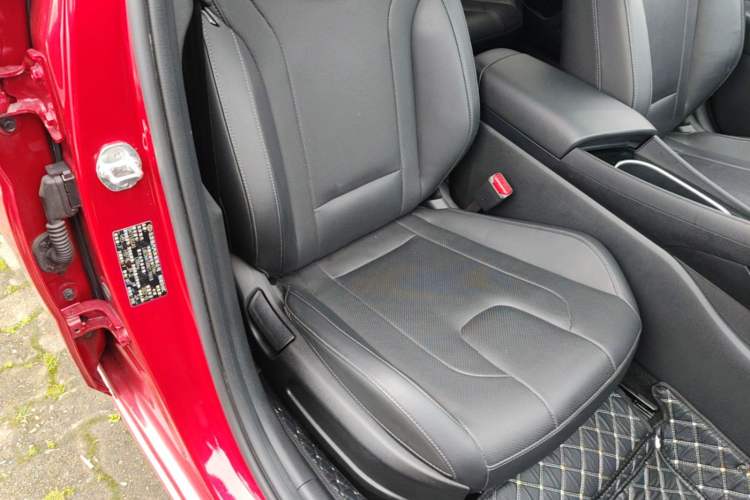 Used Hyundai Elantra 2022 1.5L CVT LUX Prestige Edition Right Front Seat