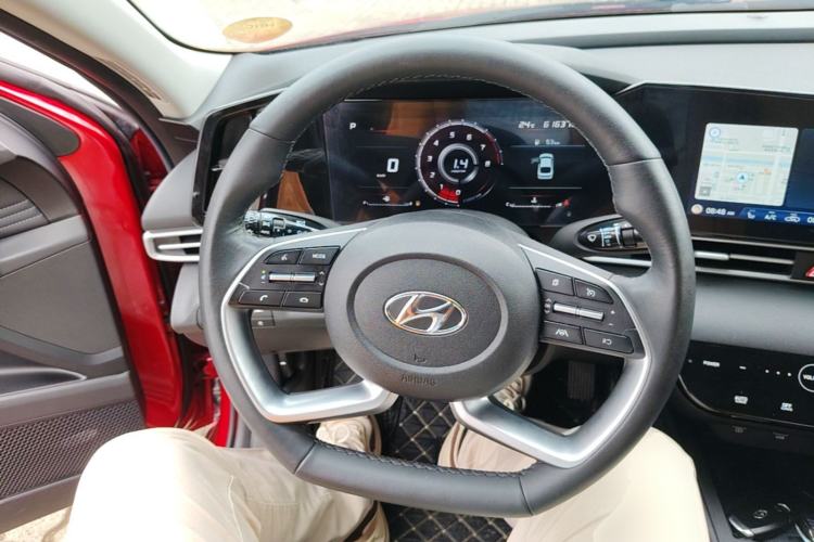 Used Hyundai Elantra 2022 1.5L CVT LUX Prestige Edition Steering Wheel