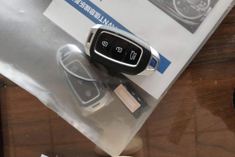 Used Hyundai Elantra 2022 1.5L CVT LUX Prestige Edition Vehicle Key