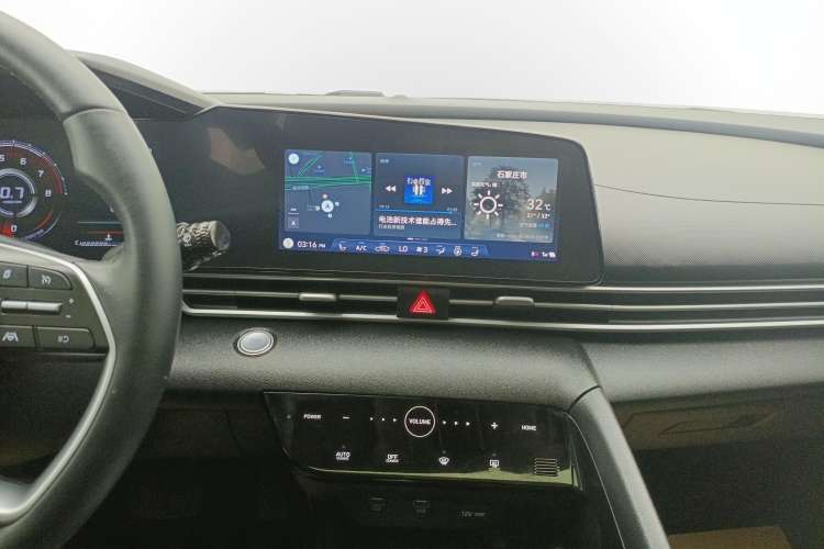 Used Hyundai Elantra 2022 1.5L CVT LUX Prestige Edition Audio And AC Panel