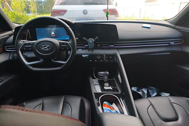 Used Hyundai Elantra 2022 1.5L CVT 20th Anniversary Edition Center Console