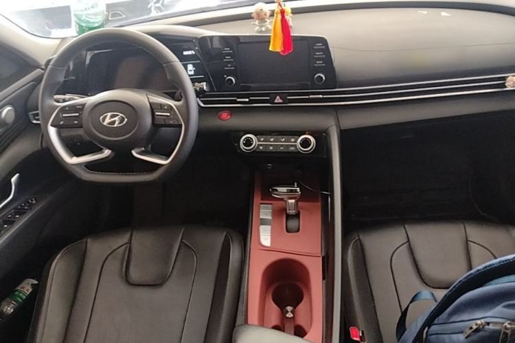 Used Hyundai Elantra 2022 1.5L CVT GLX Elite Edition Center Console