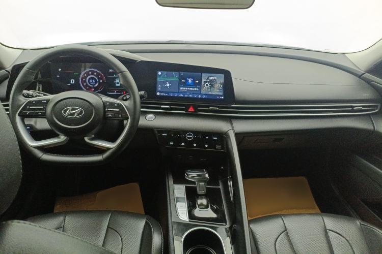Used Hyundai Elantra 2022 1.5L CVT LUX Prestige Edition Center Console