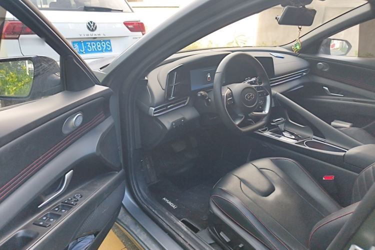 Used Hyundai Elantra 2022 1.5L CVT 20th Anniversary Edition Driver Seat