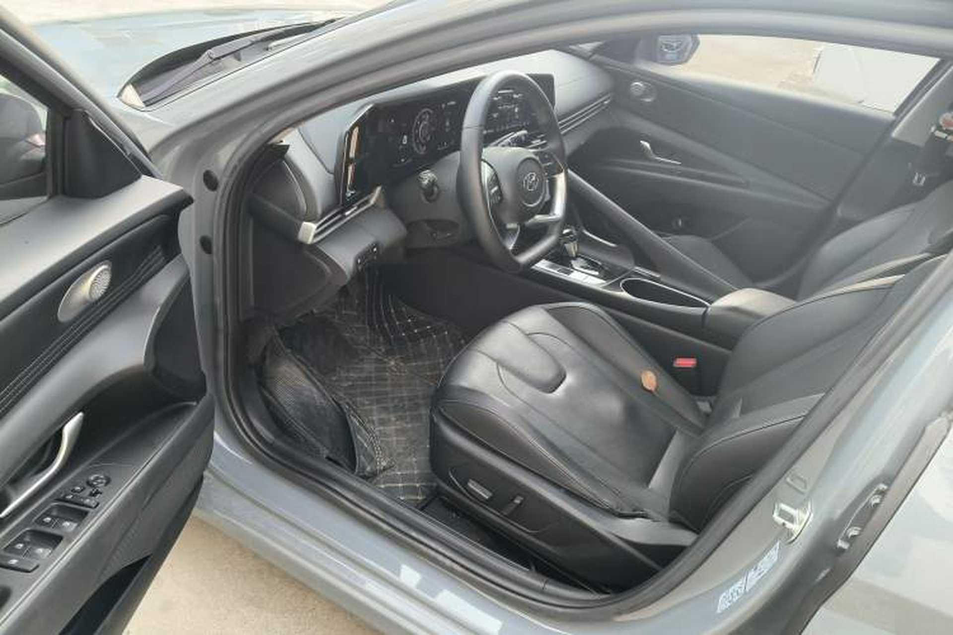 Used Hyundai Elantra 2022 1.5L CVT LUX Prestige Edition Driver Seat
