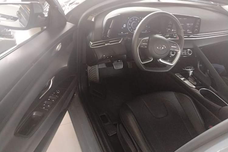 Used Hyundai Elantra 2022 1.5L CVT GLX Elite Edition Driver Seat