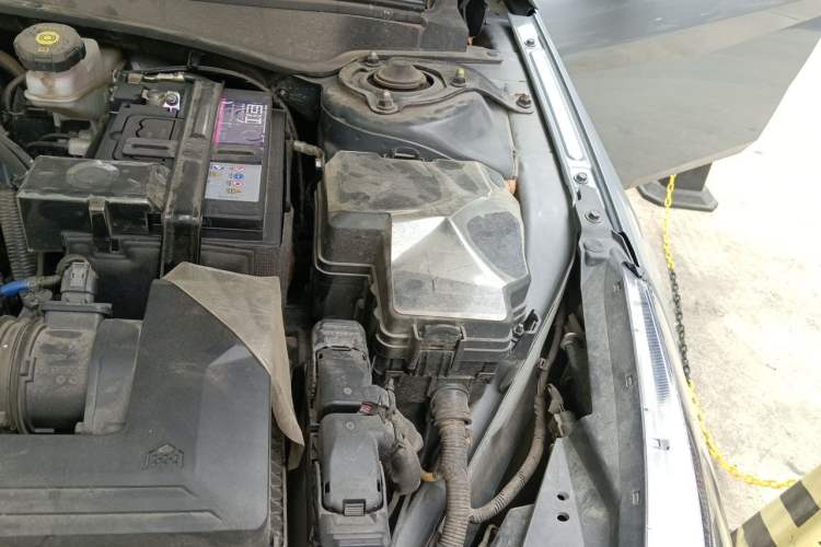 Used Hyundai Elantra 2022 1.5L CVT LUX Prestige Edition Engine Bay Left