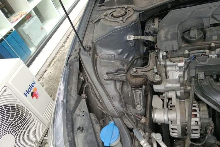 Used Hyundai Elantra 2022 1.5L CVT LUX Prestige Edition Engine Bay Right