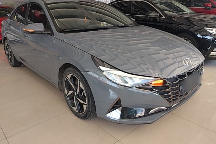 Used Hyundai Elantra 2022 1.5L CVT GLX Elite Edition Front Right 45 Deg