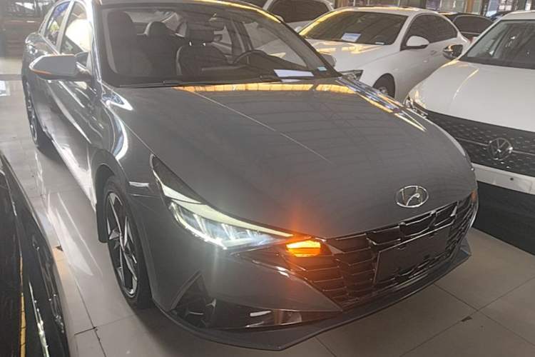 Used Hyundai Elantra 2022 1.5L CVT GLX Elite Edition Front Right 45 Deg