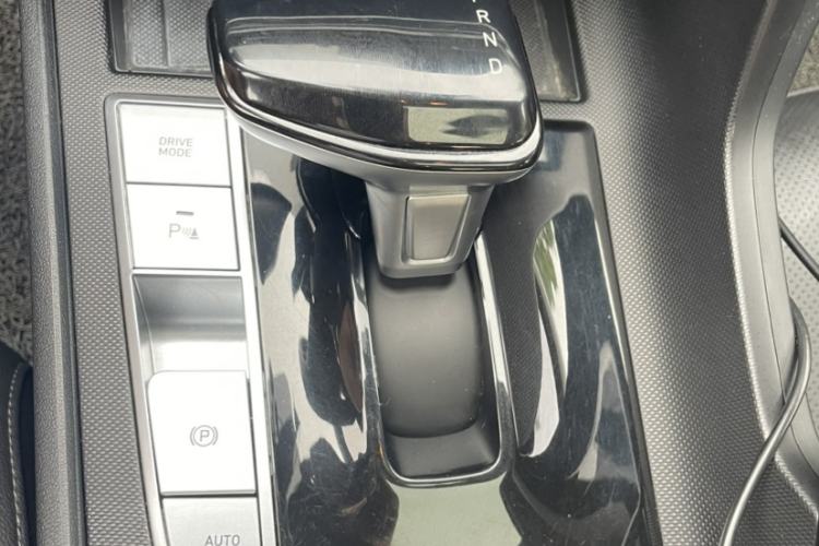 Used Hyundai Elantra 2022 1.5L CVT LUX Prestige Edition Gear Lever