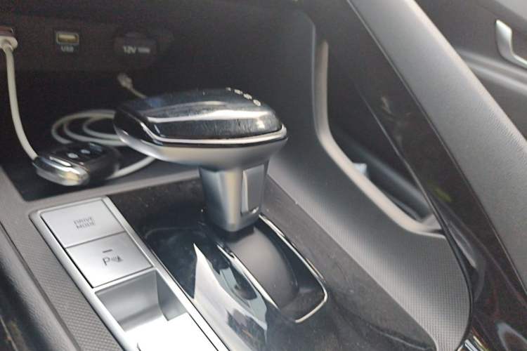 Used Hyundai Elantra 2022 1.5L CVT 20th Anniversary Edition Gear Lever
