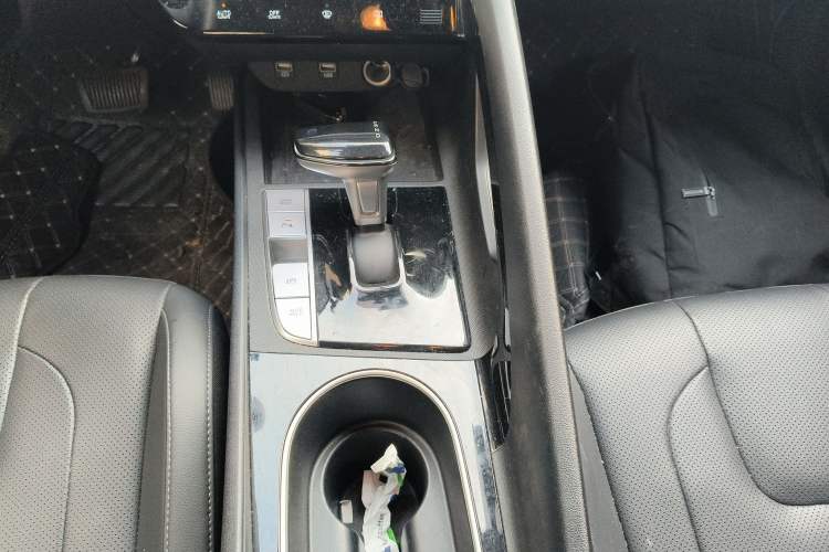 Used Hyundai Elantra 2022 1.5L CVT LUX Prestige Edition Gear Lever