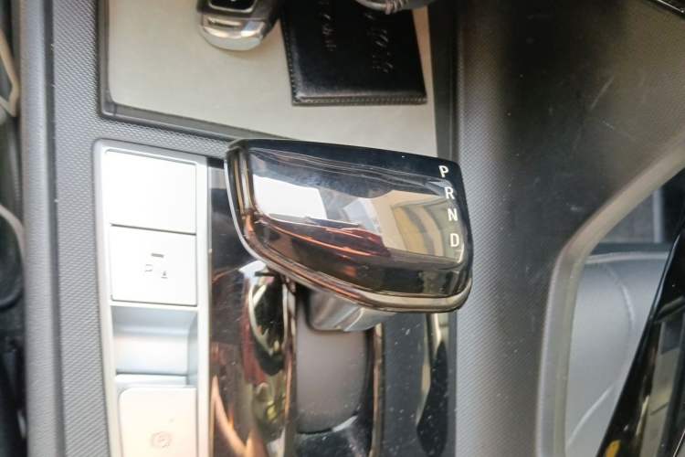 Used Hyundai Elantra 2022 1.5L CVT LUX Prestige Edition Gear Lever