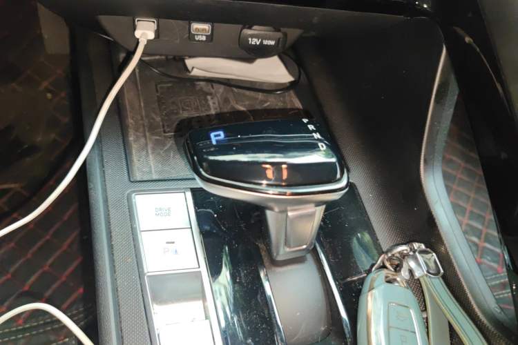 Used Hyundai Elantra 2022 1.5L CVT LUX Prestige Edition Gear Lever