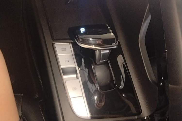 Used Hyundai Elantra 2022 1.5L CVT GLX Elite Edition Gear Lever