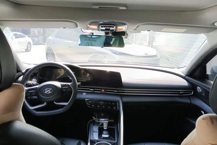 Used Hyundai Elantra 2022 1.5L CVT LUX Prestige Edition Headliner