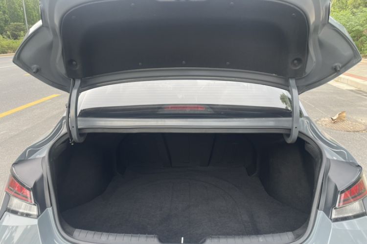 Used Hyundai Elantra 2022 1.5L CVT LUX Prestige Edition Interior 7