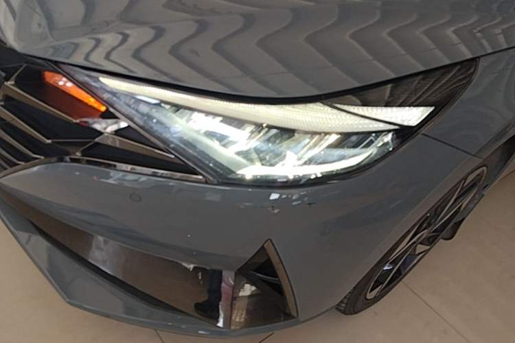 Used Hyundai Elantra 2022 1.5L CVT GLX Elite Edition Left Front Headlight