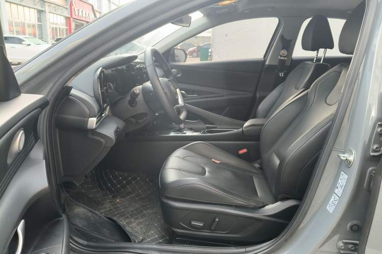Used Hyundai Elantra 2022 1.5L CVT LUX Prestige Edition Left Front Seat