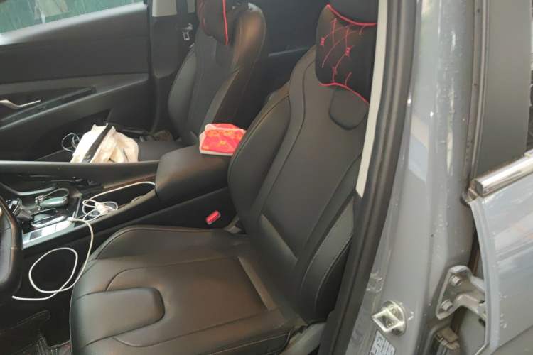 Used Hyundai Elantra 2022 1.5L CVT LUX Prestige Edition Left Front Seat