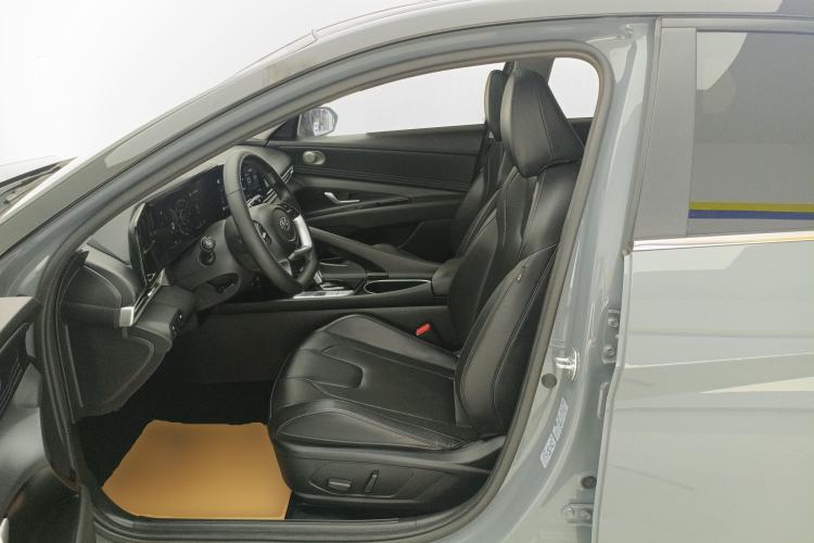 Used Hyundai Elantra 2022 1.5L CVT LUX Prestige Edition Left Front Seat