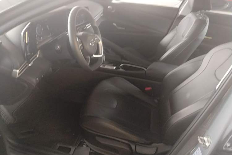 Used Hyundai Elantra 2022 1.5L CVT GLX Elite Edition Left Front Seat