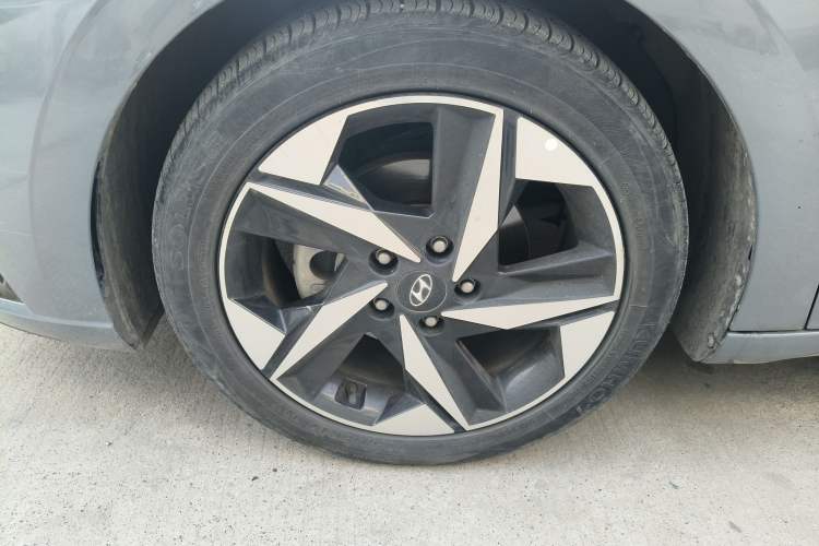 Used Hyundai Elantra 2022 1.5L CVT LUX Prestige Edition Left Front Wheel Hub