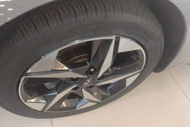 Used Hyundai Elantra 2022 1.5L CVT GLX Elite Edition Left Front Wheel Hub