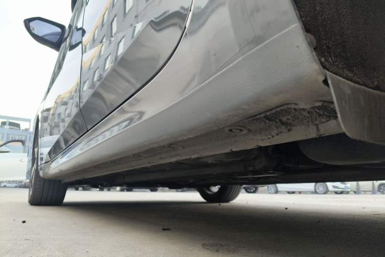 Used Hyundai Elantra 2022 1.5L CVT LUX Prestige Edition Left Side Sill