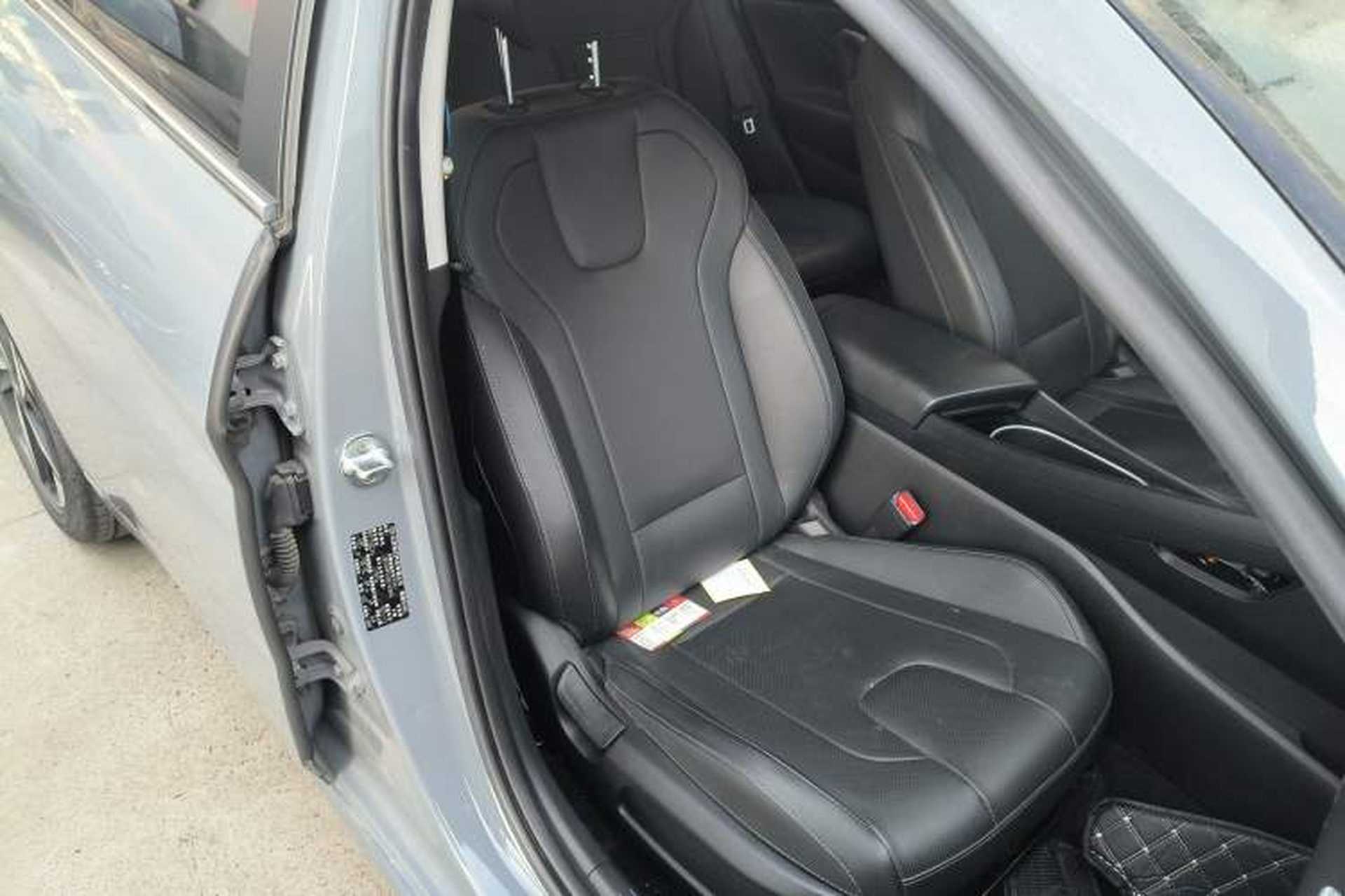 Used Hyundai Elantra 2022 1.5L CVT LUX Prestige Edition Right Front Seat