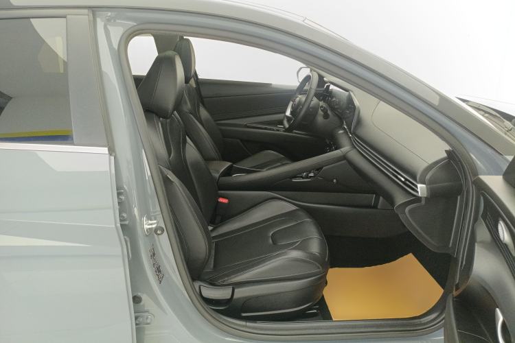 Used Hyundai Elantra 2022 1.5L CVT LUX Prestige Edition Right Front Seat