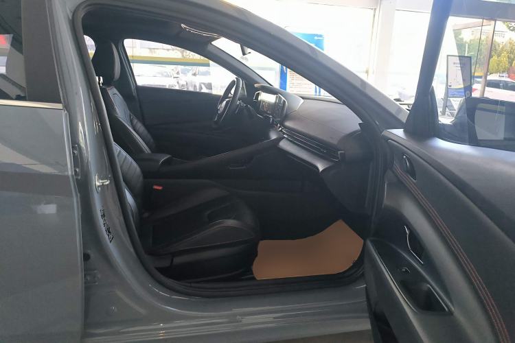 Used Hyundai Elantra 2022 240TGDi DCT LUX Prestige Edition Right Front Seat