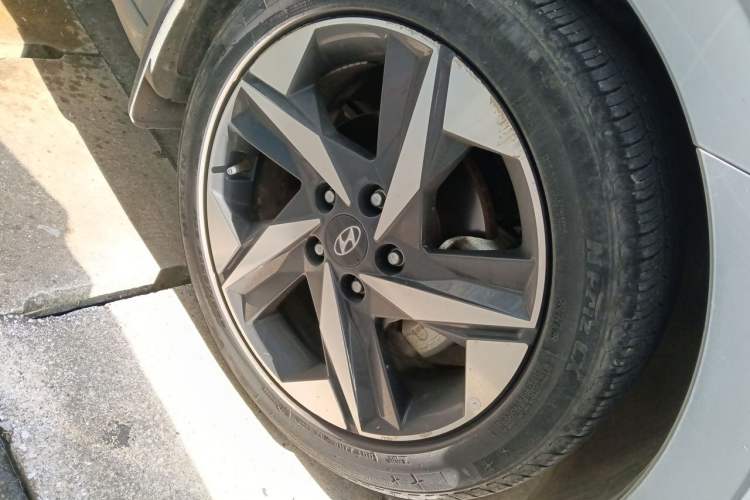 Used Hyundai Elantra 2022 1.5L CVT LUX Prestige Edition Right Front Wheel Hub