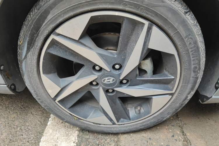 Used Hyundai Elantra 2022 1.5L CVT LUX Prestige Edition Right Front Wheel Hub