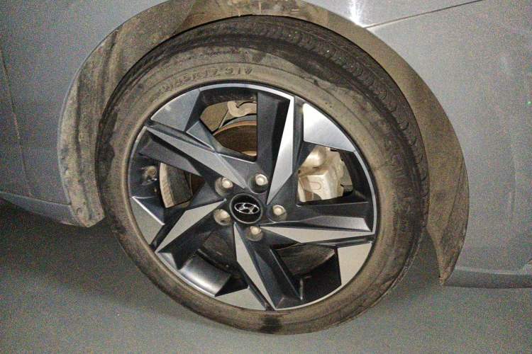 Used Hyundai Elantra 2022 1.5L CVT LUX Prestige Edition Right Front Wheel Hub