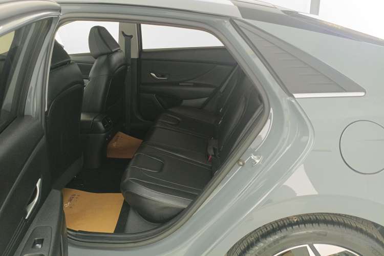 Used Hyundai Elantra 2022 1.5L CVT LUX Prestige Edition Right Rear Seat