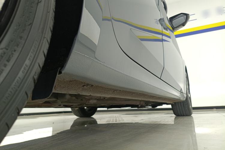 Used Hyundai Elantra 2022 1.5L CVT LUX Prestige Edition Right Side Sill