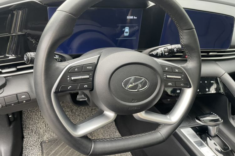 Used Hyundai Elantra 2022 1.5L CVT LUX Prestige Edition Steering Wheel