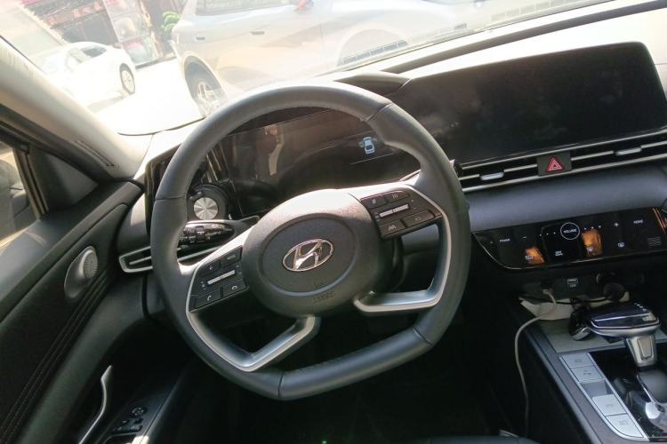 Used Hyundai Elantra 2022 1.5L CVT LUX Prestige Edition Steering Wheel