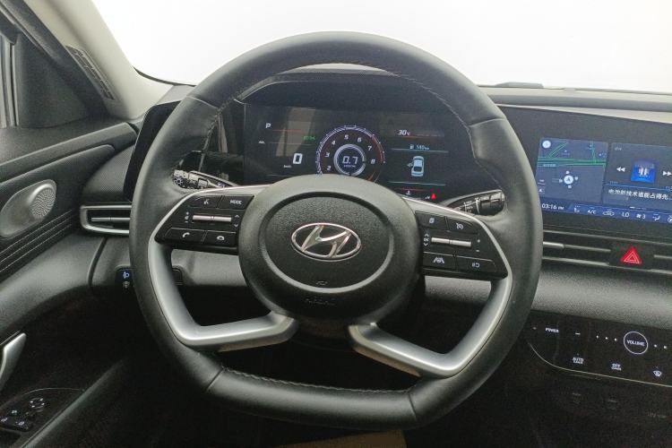 Used Hyundai Elantra 2022 1.5L CVT LUX Prestige Edition Steering Wheel