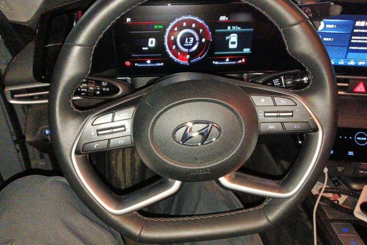 Used Hyundai Elantra 2022 1.5L CVT LUX Prestige Edition Steering Wheel