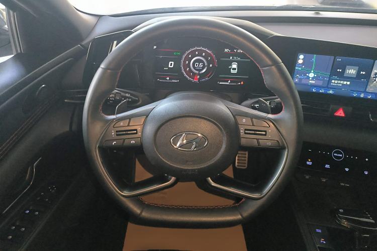 Used Hyundai Elantra 2022 240TGDi DCT LUX Prestige Edition Steering Wheel